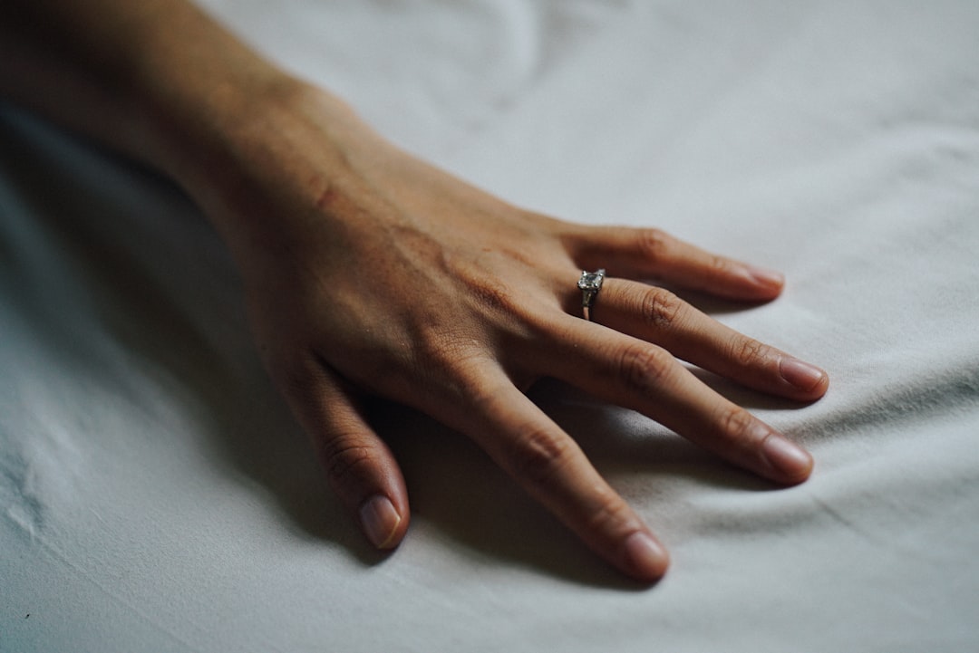 Close-up of a silver ring worn on a finger, showing how sensor contact and fit affect optical heart rate readings