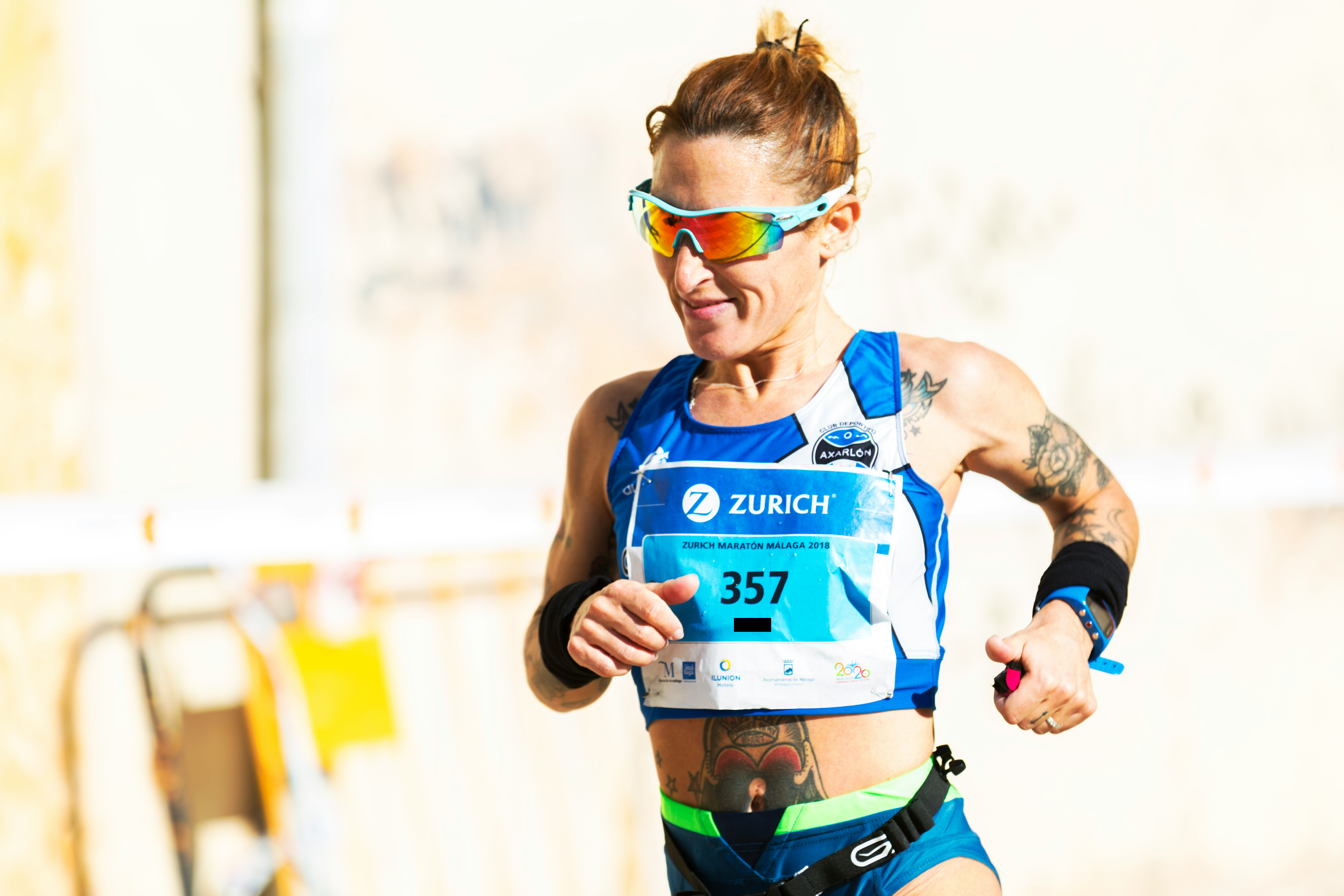 A runner training outdoors, with the kind of aerobic effort that wearables try to use for VO2 max estimation through submaximal heart rate analysis