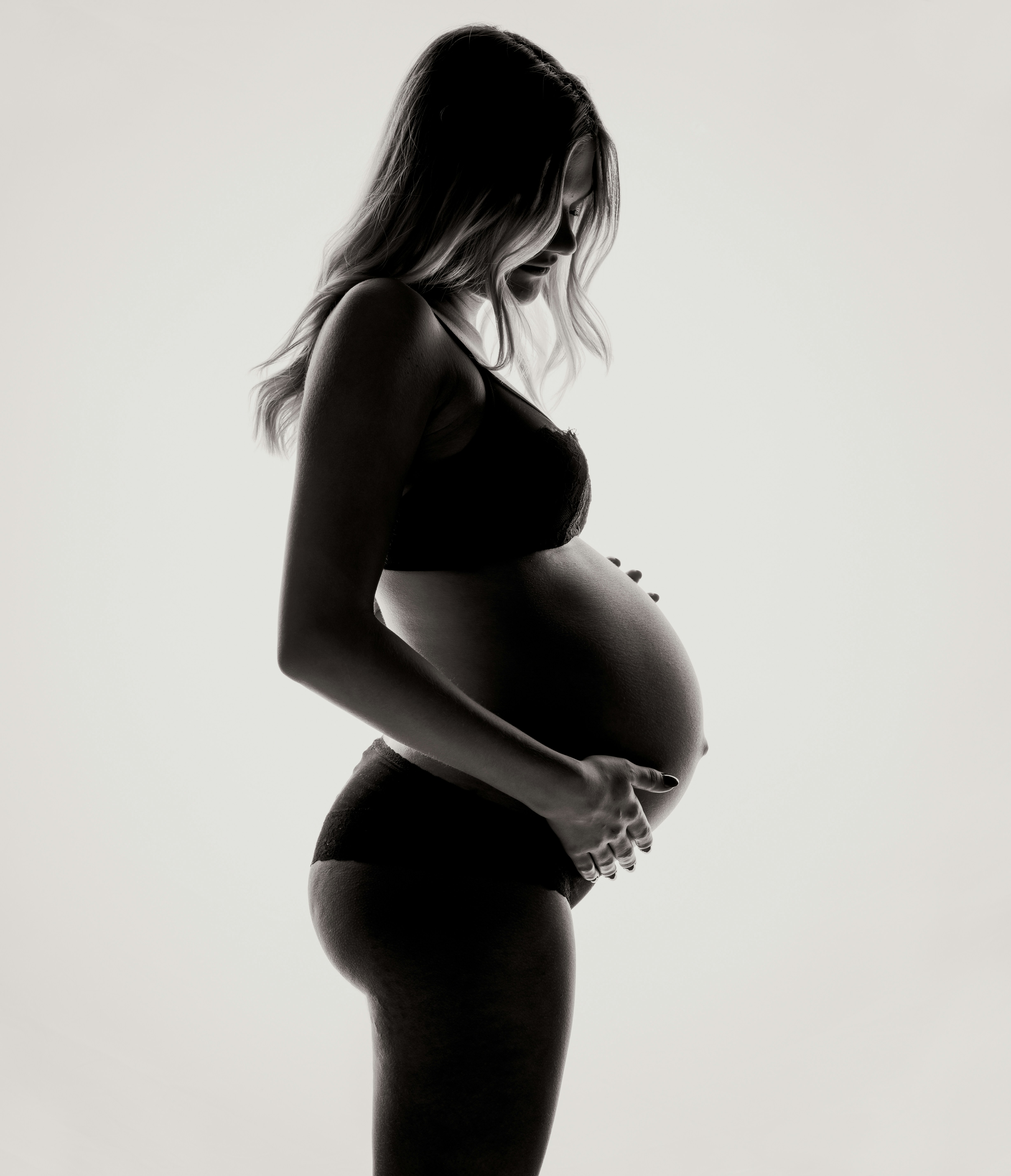 A thermometer-style graphic showing body temperature elevated by 0.3 to 0.5 degrees Celsius during pregnancy, with the algorithm's illness detection threshold shown above the pregnancy baseline.